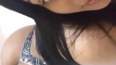 Daniella Morena Com Carinha de Tarada Gravou um Vídeo Caseiro Mostrando Sua Bundinha Sensacional e Mandou Pro Seu Ficante – Amadora