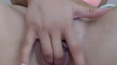 Ninfeta Gaúchinha Ficou Apertando Seus Seios e Tocando Uma Siririca Gostosa Enquanto Gravava um Vídeo Íntimo Caseiro – Amadora
