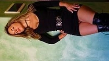 SexyDea a Gostosa de 23 Aninhos Que é Uma Das Mais Tops Estrelas Pornô Aparece Neste Vídeo Transando na Praia e se Exibindo Toda Nua