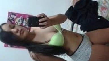 Natália Jovem Amadora de Peitos Deliciosos e Marquinha Sensacional Entrou na Rola do Namorado e Tirou Leite Dele na Punheta – RJ