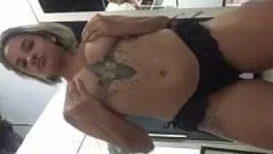 Valesca Tatuada Muito Tesuda de Camaçari – BA Gravou um Vídeo Caseiro Rebolando Peladinha Sensualizando Toda Gostosa – Amadora