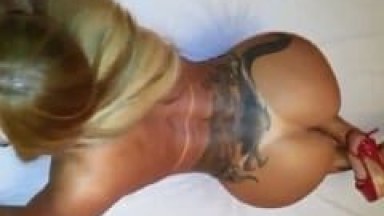 Milena Puta Tatuada Muito Tesuda de Florianópolis – SC Ficou Toda Empinada de Quatro Mamando o Cliente Enquanto Ele Filmava – Amadores