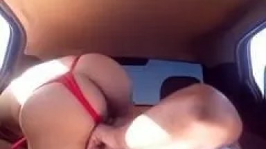Adriana Rabuda Casada de Natal – RN Recebeu Uma Bela Chupada do Marido no Carro e Ficou Toda Molhada Pra Entrar na Rola – Amadores