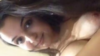 Maryana Novinha Peituda e Muito Ousada Ficou Rindo Descontraída Enquanto Gravava um Vídeo Peladinha Mas Vídeo Vazou – Caiu na Net