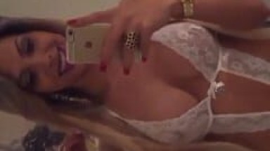 Letícia Loira Cavalona Colocou Uma Lingerie Transparente e Ficou se Exibindo em Frente ao Espelho em Vídeo Caseiro – Amadora