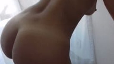 Mariana Esposa Exibida Ficou de Quatro Mostrando Sua Rabeta Turbinada e Começou a Tocar Uma Pro Seu Macho Enquanto Ele Filmava – Caiu na Net