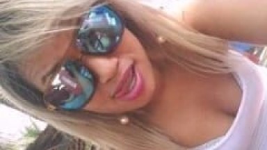 Duda Liro Loira Ousada Que Adora Tirar Fotos do Seu Capô de Fusca, Ficou Rebolando Gostoso em Vídeo Caseiro Sensualizando Com o Rabetão