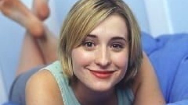 Allison Mack a Chloe de Smallville Está Sendo Acusada de Ser Líder de um Culto Sexual e Recrutar Escravas Sexuais Para Poderosos de Hollywood