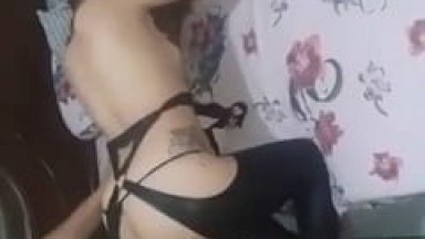 Aninha Esposa Que Adora um Fetiche, Colocou Uma Roupinha Ousada e Transou Muito Com Seu Parceiro Enquanto Ele Gravava um Vídeo – Caiu na Net