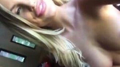Lane Loira Cavalona Ficou Toda Sorridente em Vídeo Amador Exibindo Seus Seios Gostosos e Sua Buceta Rosadinha – Caiu na Net