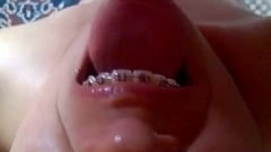 Ninfeta Sorridente Ficou Rindo e Esperando Leitinho na Sua Boca Depois de Uma Boa Foda Com Seu Namorado Tarado – Amadores