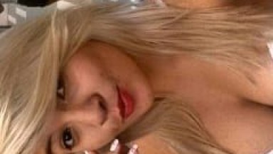 Bruna Mendes Loira Muito Gostosinha Sentou no Vaso Sanitário e Começou a Tocar Uma Siriria Enquanto se Filmava – RJ
