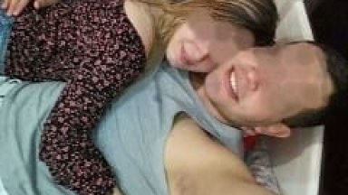 Renata Branquinha Rabuda de Toledo – PR Ficou Quicando na Rola do Seu Esposo Jorge e Gravou um Vídeo Caseiro da Foda