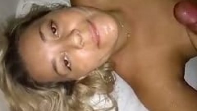 Paloma Amadora de Cuiabá – MT Chupou o Amante e Recebeu Uma Bela Gozada na Cara Enquanto Corno Filmava – Amadores
