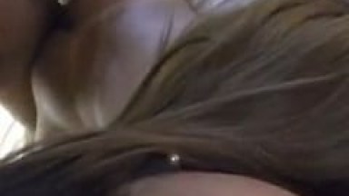 Izabella Queiroz Travesti Muito Ousada de Salvador – BA Tomou no cu de Bruços e Gravou um Vídeo Selfie da Transa