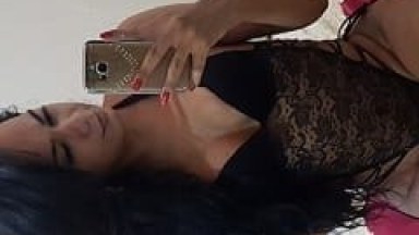 Rafaella Santos Travesti Morença Foi Pro Carro do Cliente, Começou a Mamar a Rola Com Talento e Depois Deu Seu Cuzinho Enquanto Gravava um Vídeo
