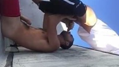 Gays Tarados Foram Pra Laje de Casa e Fizeram um Sexo Oral Excitante e Deixaram a Câmera Filmando Essa Putaria