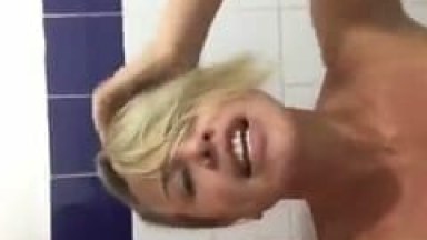 Camila Sampaio Loira Gostosona e Muito Cachorra se Filmou Peladinha Durante Festinha Regada de Putaria e a Amiga Também Apareceu – Amadoras
