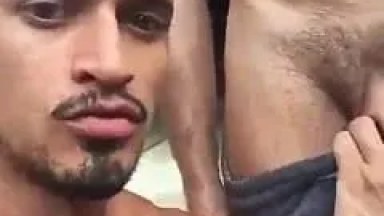 Carlos Moreno Gay Muito Exibindo Gravou um Vídeo Amador Caindo de Bocana Piroca do Seu Parceiro, Mas Acabou Parando na Web