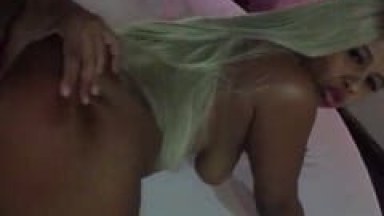 Loira Muito Cachorra Entrou na Rola de Quatro Com Força Fazendo Cara de Tesão e Pedindo Leite na Boca Enquanto Outro Filmava – Caiu na Net