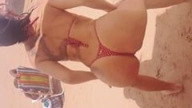 Campanha Reboladas na Praia: Eliza Tesão de Mulher Ficou Rebolando e Tremendo Sua Bunda Deliciosa Pra Gravar um Vídeo Amador em Público