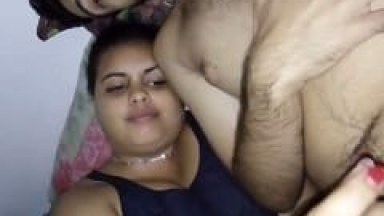 Bia Gordinha Safada Ficou Tocando Uma Punheta Pro Seu Namorado Enquanto Ele Fazia um Vídeo Selfie Todo Bobo – Amadores