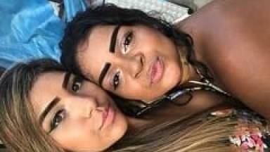 Carla e Tati Duas Baianas Deliciosas Fizeram um Ménage Com Empresário e Malandro Ainda Gravou um Vídeo da Putaria Com Elas – BA