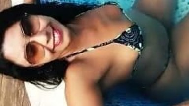 Puta de Luxo Anuncia Que Irá Atender em Cosmópolis – SP e Fica Exibindo Seu Corpinho Numa Jacuzzi Enquanto Gravava um Vídeo – Amadora