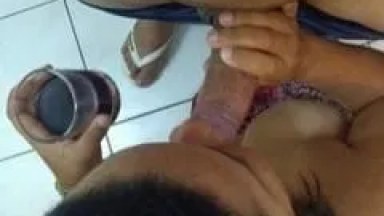 Depois de um Belo Boquete Essa Esposa de Vila Velha – ES Ficou Masturbando o Seu Marido Até Ele Gozar em Suas Mãos – Caiu na Net