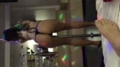 Hanna Esposa Magrinha Deliciosa de Nova Friburgo – RJ Fez um Pole Dance Pro Seu Marido Excitante Enquanto Ele se Masturbava e Filmava