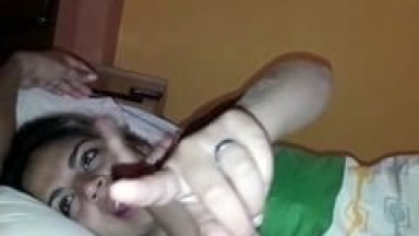 “Tira Essa Porra” Amadora Gostosa Reclamou Que o Cara Estava Filmando Mas Acabou Cedendo e Começou a Mamar a Rola Dele Enquanto o Cara Gravava um Vídeo – Caiu na Net