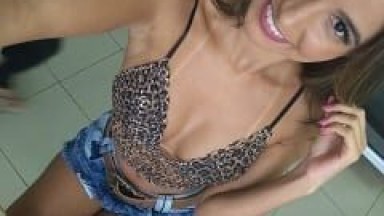 Safira Prado Gostosa Muito Ousada Que é Uma Estrela do Pornô e Acompanhante de Luxo Gravou Vídeos se Exibindo Pros Fãs e Tirou Fotos Excitantes