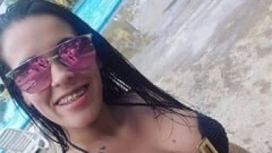 Kally Dusbeck Morena Gostosíssima de Porto Alegre – RS Que Trabalha Como Acompanhante de Luxo Gravou Mais um Vídeo se Masturbando e Enfiando o Dedo no cu