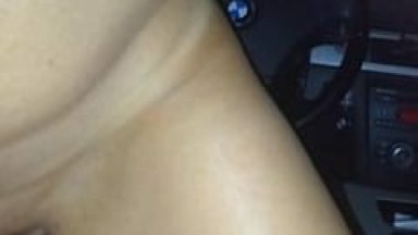 Portuguesa Muito Ousada de Tavira – PT Foi Pro Carro BMW Com o Marido e Deu Uma Sentada na Pica Enquanto Ele Filmava – Caiu na Net
