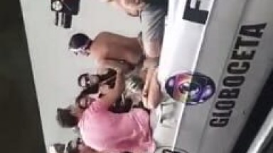 Carnaval 2018: O Carro da GloboCeta Fez Sucesso Pelas Ruas da Zona Sul do RJ Onde os Caras Fizeram Uma Sátira e Colocaram Várias Gostosas em Cima – Amadores