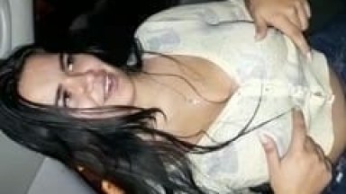 María Carmen Amadora Mexicana Muito Gostosa Estava no Carro Com Amigos Meio Bêbada e Resolveu Mostrar Suas Tetas Enormes Enquanto Filmavam – Amadora