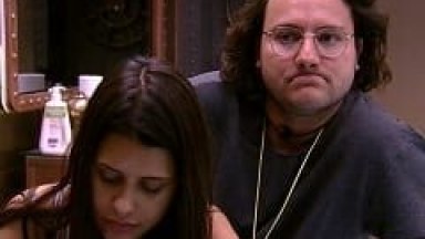 FLAGRA BBB18: Diego Escritor Paraense se Masturbou Explicitamente ao Lado da Estudante Catarinense Ana Paula e Pouco se Importou Com as Câmeras Noturnas Que o Quarto Possuí