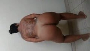 Neusa Coroa Tatuada Cheia de Ousadia Pra Dar Gravou um Vídeo Caseiro Rebolando Peladinha Pra Mandar Pro Ficante – Caiu na Net
