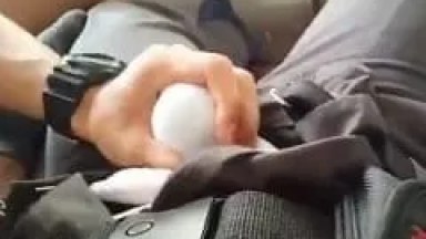 Policial Tarado Ficou Todo Excitado Enquanto um Jovem Rapaz Massageava Sua Piroca e Gravou um Vídeo Amador