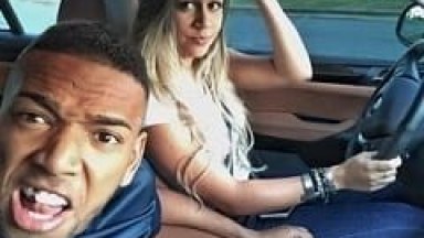 Nego do Borel Teve Vídeo Íntimo Vazado na Internet Onde Ele Estava Comendo Uma fã de Quatro na Maior Putaria e Seu Amigo MC Tikão Ficou Filmando Tudo