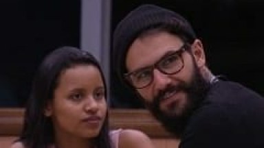 BBB18: Gleici e Wagner o Novo Casal da Casa Vão Para Debaixo do Edredom e Fazem Movimentos Suspeitos Até o Brother Dizer: “Que calor”