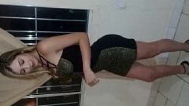 Camila Oliveira Loira Gostosa se Produziu Toda Pra ir Pra Uma Boate Mas Arrumou Porrada Com Outra Mulher e Nessa Briga Rolou Peitinho e Xereca de Fora