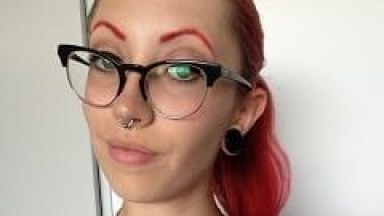 Raven Ruiva Gata e Deliciosa Que é Modelo de Webcam e Atriz se Exibiu em Vídeos Masturbando Sua Xereca de Formas Excitantes e Diferenciadas