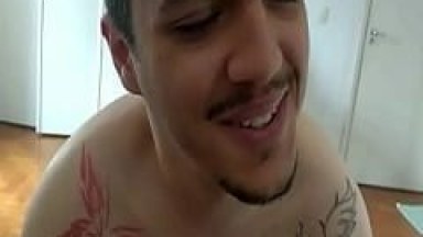 Rapaz Dominador Faz A Alegria Do Seu Parceiro, Chupando Até Deixar Ele Bem Excitado Para Depois Enfiar O Piru Nele De Quatro