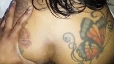 Moreninha Tatuada Ficou De Quatro Com O Cu Empinado E Pediu Pro Seu Parceiro Fazer Um Video Amador Do Sexo Anal