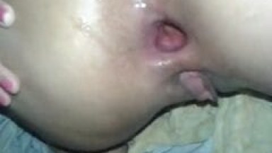 Casal De Niterói – RJ Grava Video De Sexo Anal Onde O Parceiro Enfia O Pau Todo No Cu Da Vadia E Filma Ela Toda Arrombada
