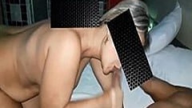 Vânia a Loira de Taubaté – SP Chupou a Rola do Vizinho Enquanto Marido Corno Faz Porno Amador