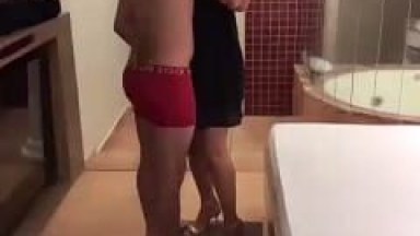 Valéria Esposa Deliciosa Muito Cachorra de Guarulhos – SP Ficou Beijando e Masturbando o Amante na Frente do Corno Que Filmou o Adultério