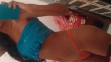 Isabella de 22 Aninhos Conhecida Na Net Fez Um Video Amador Dela Num Motel Rebolando E Exibindo A Bunda Gostosa Dela E Seu Ficante Filmou