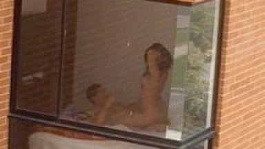 Flagra Real De Um Casal Tarado Transando Na Sua Cama Com A Cortina Aberta, Eles Estavam Tão Concentrados Na Transa Que Nem Se Preocuparam Com Outras Pessoas Olhando O Sexo Amador